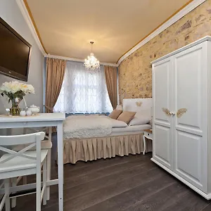 https://cathedral-prague-apartments.praguehotelsweb.com